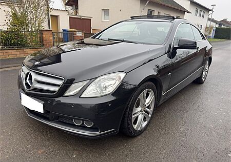 Mercedes-Benz E 250 Coupé CDI BlueEFFICIENCY AVANTG....