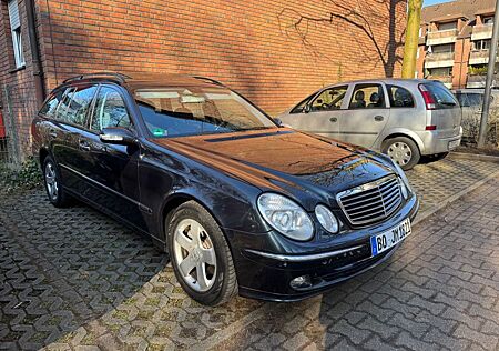 Mercedes-Benz E 220 CDI T AVANTGARDE EURO 4 AHK Navi Xenon