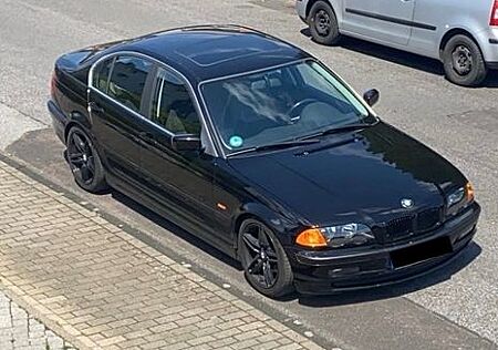 BMW 320i - E46 Limousine 2 Liter-6 Zylinder-Schalter