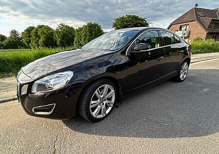 Volvo S60 D5 Geartronic Summum, 8fach bereift, Dachträ