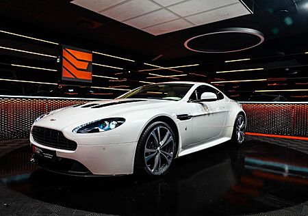 Aston Martin V12 Vantage *Manual*Collector*Exterior Carbon