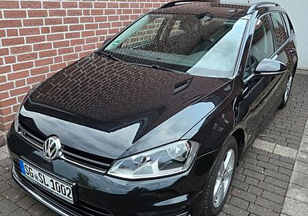 VW Golf Volkswagen 1.4 TSI 92kW R-Line AHK Variant Co...