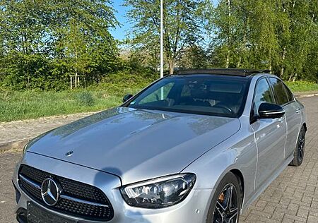 Mercedes-Benz E 300 de Autom. AMG Pano Night Burmester SoundG