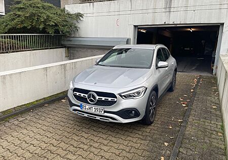 Mercedes-Benz GLA 180 DCT - 16.000km 2. Hand