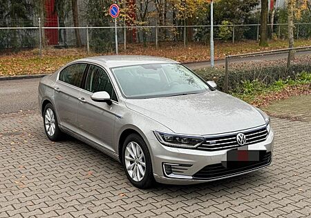 VW Passat Volkswagen 1.4 TSI DSG GTE Navi LED ahk