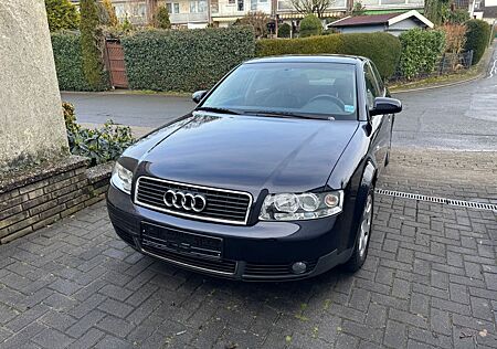 Audi A4 1.6 - 8E