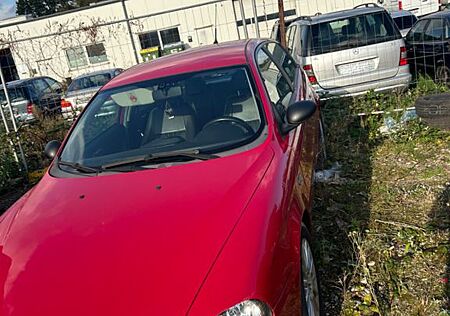 Alfa Romeo 147 Alfa 1.9 JTD 16V 110 kW Distinctive Dist...