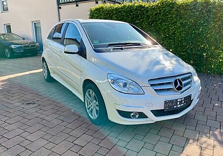 Mercedes-Benz B 180 CDI Autom, Rentner Fzg, Pano, TÜV neu
