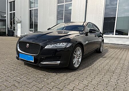 Jaguar XF 30d 300PS Prestige neuer Motor