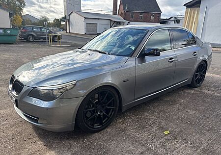 BMW 530i E60 HeadUp / Leder / Schaltwippen / Klima