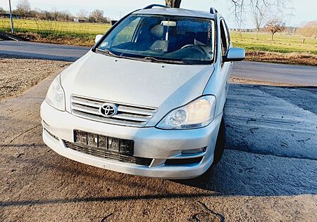 Toyota Avensis Verso 2.0 D-4D Klima