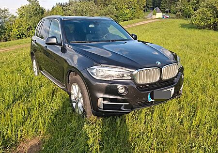 BMW X5 xDrive30d - LED-H/K-AHK-Pano-Headup-Standheiz
