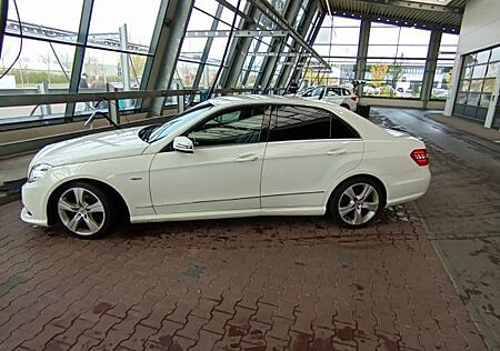 Mercedes-Benz E 200 CGI BlueEFFICIENCY -