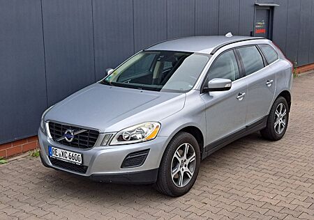 Volvo XC 60 XC60 D4 Momentum Leder AHK 2.Hd