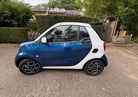 Smart ForTwo cabrio EQ Passion SHZ 22kW Schnelllader