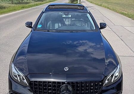 Mercedes-Benz E 220 d T Avantgarde Panoramad. LED Scheinwerfer