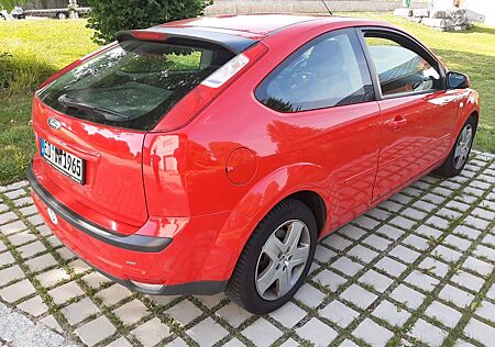 Ford Focus 2,0-AUTOMATIK-TÜV NEU-WIE NEU-TOP-KLIMA-1A