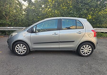 Toyota Yaris 1,3-l-VVT-i Executive MultiMode-Getrie...