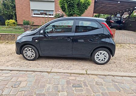 Toyota Aygo (X) Aygo (X) 1,0-l-VVT-i x-play x-play