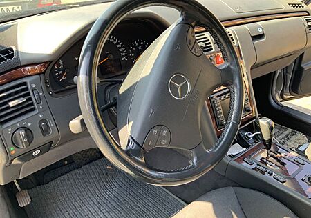 Mercedes-Benz 200