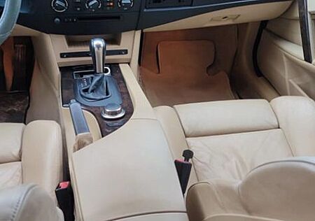 BMW 525i A -