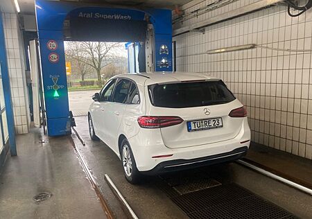 Mercedes-Benz B 180 d DCT -tipptopp in Ordnung mit neuem KD
