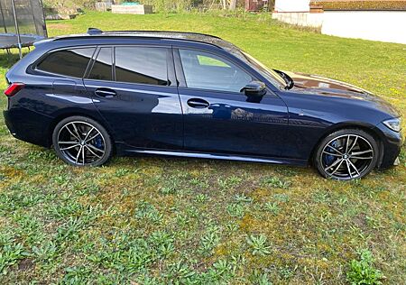 BMW M340d Touring xDrive NAVI HUD PANO LEDER