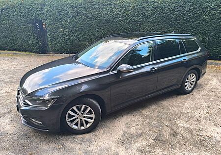 VW Passat Variant Volkswagen 2.0 TDI SCR Business Variant ...
