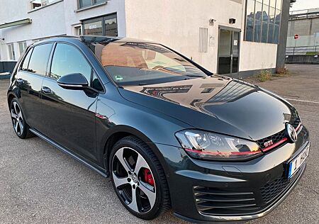 VW Golf Volkswagen VII Lim. GTI Performance-PANO-NAVI-1.HAND