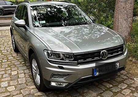 VW Tiguan Volkswagen 2.0 TDI SCR DSG 4MOTION Comfortline C...