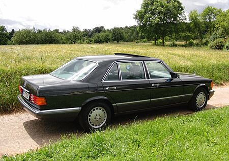 Mercedes-Benz 560 SEL