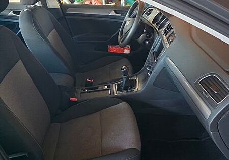 VW Golf Volkswagen 1.2 TSI 63kW BMT Trendline Trendline