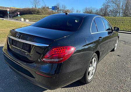 Mercedes-Benz E 220 d Autom Navi Original Schwarz