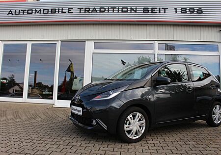 Toyota Aygo (X) Aygo -play Team D 15880 Km Winterräder