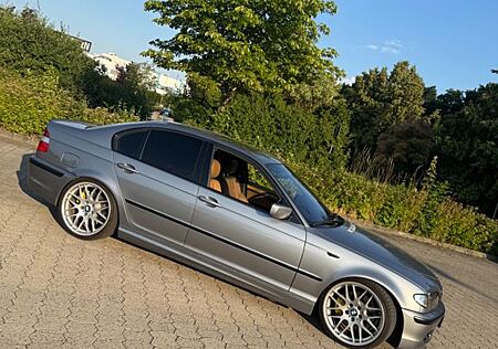 BMW 330i -M-Paket Facelift // shadowline