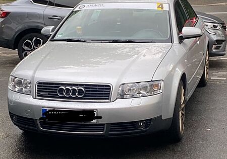Audi A4 1.8 T quattro -