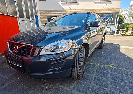 Volvo XC 60 Momentum AWD 5 Zylinder