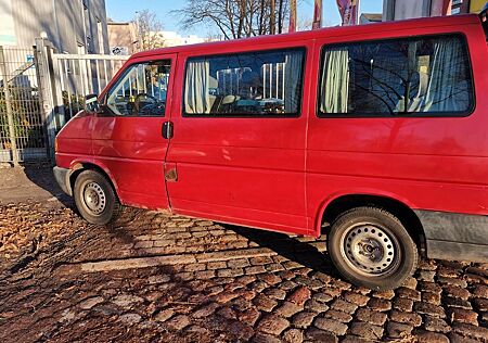 VW T4 Caravelle Volkswagen T4 2,5-l-Diesel TDI mit praktischem Camperausbau