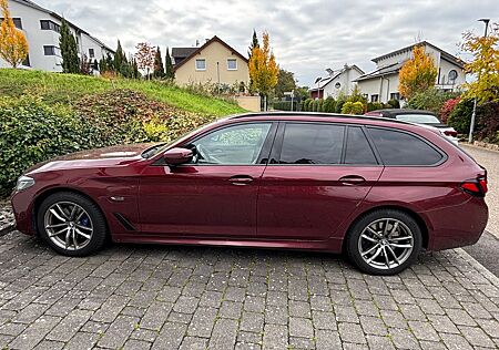 BMW 530e xDrive Touring A -Aventurinrot, M-Sportp.