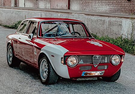 Alfa Romeo Giulia Bertone 2 Liter TwinsparK GTA/R