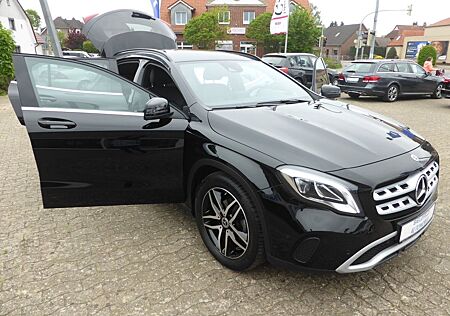 Mercedes-Benz GLA 200 GLA-Klasse 7G-Tronic Style LED/Navi/R-K