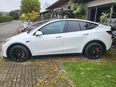Tesla Model Y Long Range Dual Motor AWD  Boost