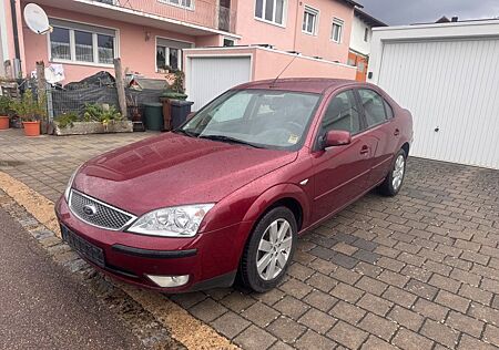 Ford Mondeo Esrter Hand schekheftgepflegt neue tüv