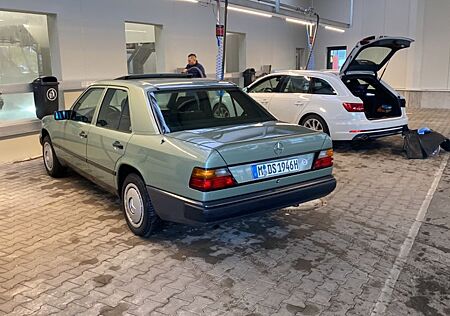 Mercedes-Benz 200 Diesel W124