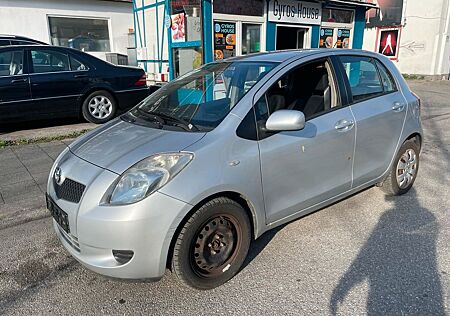 Toyota Yaris 1,3-l-VVT-i Executive Executive