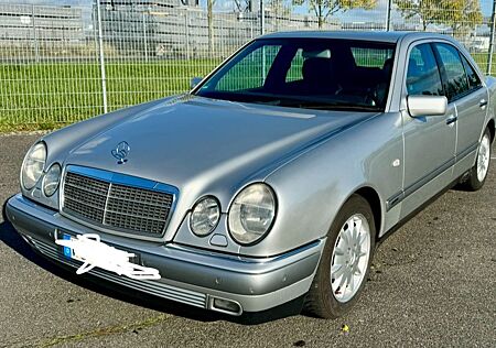 Mercedes-Benz E 320 ELEGANCE Elegance Topzustand Jungtimer