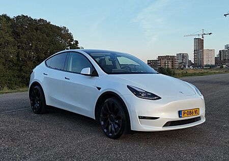 Tesla Model Y Performance - Dual Motor AWD Performanc