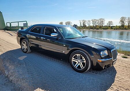 Chrysler 300C 3.5 V6 Autom mit neuem tüv