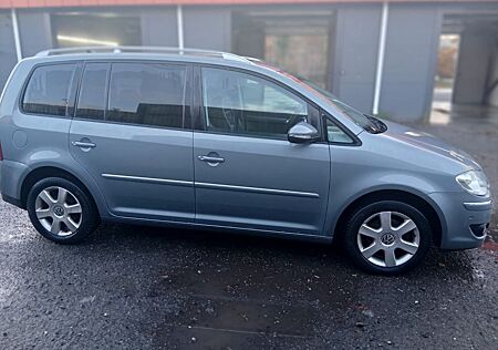 VW Touran Volkswagen 1.4 TSI 103kW DSG - AHK Leder