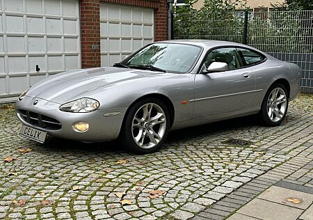 Jaguar XK8 4.0 Coupe Sehr gut erhalten